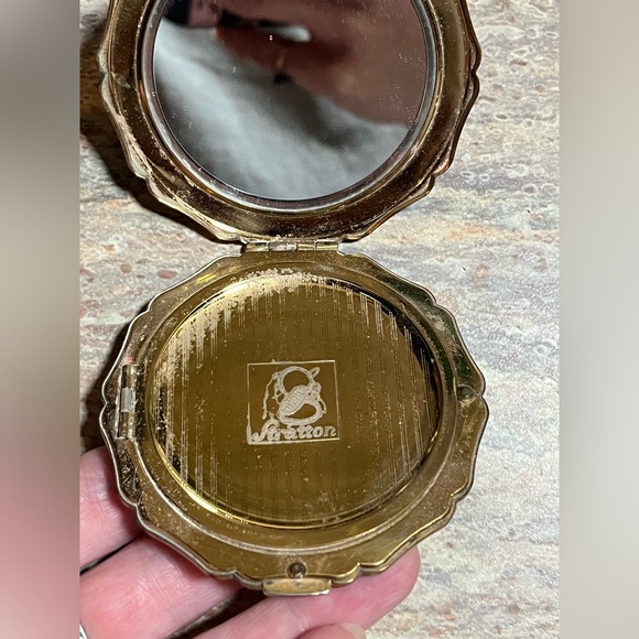 Vintage Stratton Romantic Sermon Makeup Compact - Picture 5 of 13